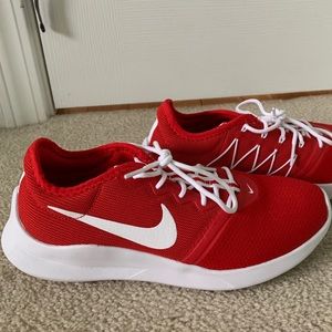 Nike tennis shoes